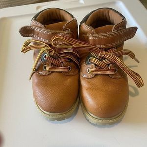 Carter's Children Boots Size 9 Like New